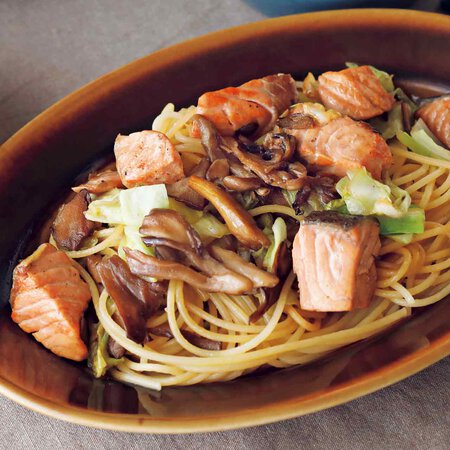 サーモンとまいたけの和風パスタ By井原裕子さんの料理レシピ プロのレシピならレタスクラブ