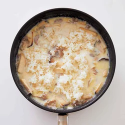 ご飯を加えて煮る