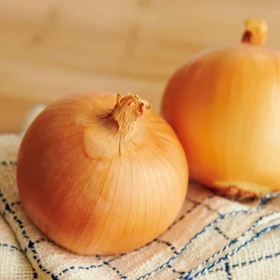 <玉ねぎのここがスゴイ!>
1、腸内環境を整える食物繊維と「オリゴ糖」が豊富
2、うまみと甘みを含むので、みそ汁がおいしくなる
3、保存性が高く、年中お手ごろなので続けやすい