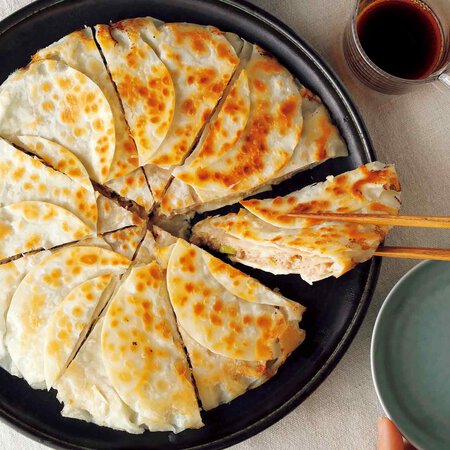 円盤餃子 Byコウケンテツさんの料理レシピ プロのレシピならレタスクラブ