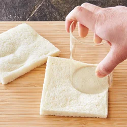 コップを使う際はまんべんなく押して、全体を薄くする。