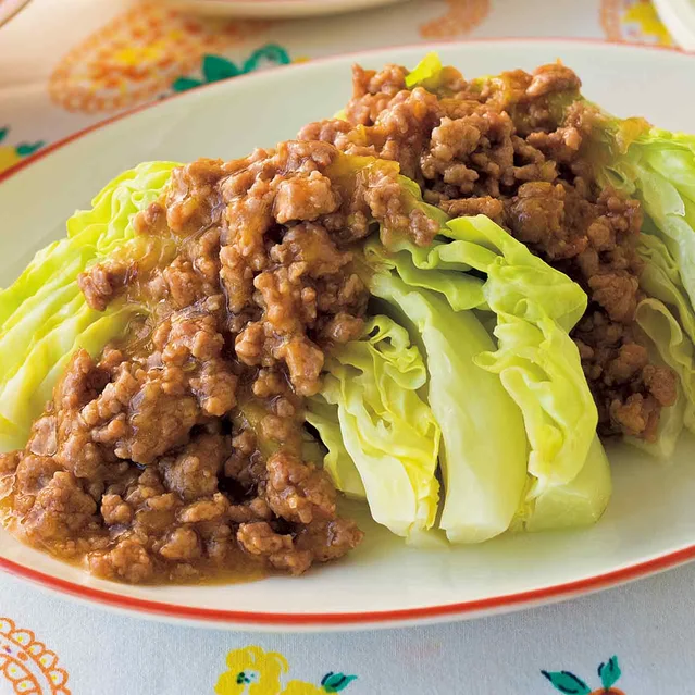 蒸しキャベツの麻婆そぼろがけ