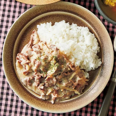 「簡単ビーフストロガノフ」の献立