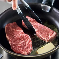 バターが溶けないうちに肉を入れる