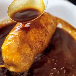ソースを煮詰めると酸味が程よくとび、うまみが凝縮されます