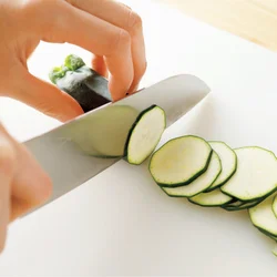 厚みのある輪切りや棒状などに切って加熱して食べることが多いが、薄切りにすると生でも食べられ、みずみずしく歯ざわりのよさが楽しめる。
