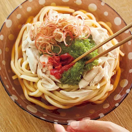 ささ身とめかぶの梅うどん