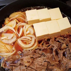 材料を一気に入れて煮るから簡単、しかも煮くずれを防ぐ