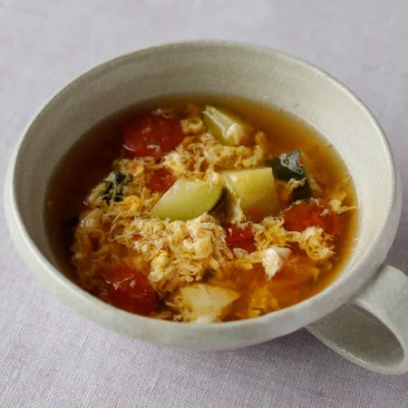 ズッキーニとミニトマトのかきたまスープ