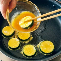 卵液をつけながら焼く