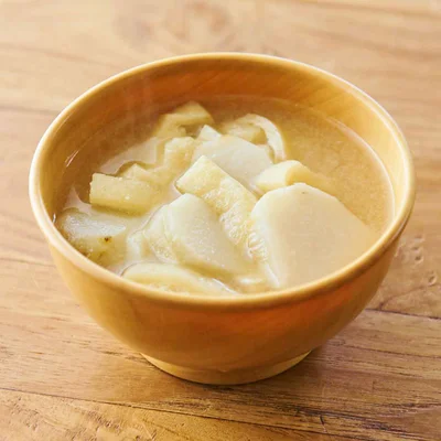 里いもと油揚げのみそ汁