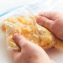 さつまいもの形を残すように粗めに潰すと、食べたときのアクセントに。