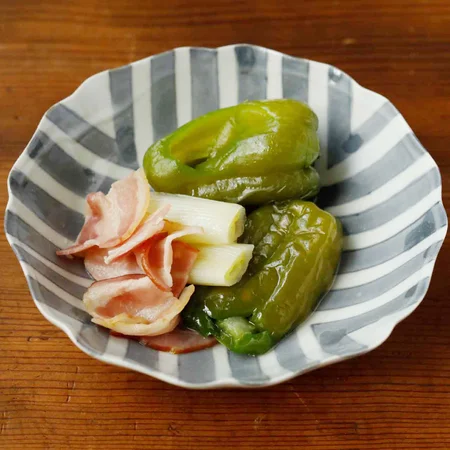 まるごとピーマンとベーコンの蒸し煮