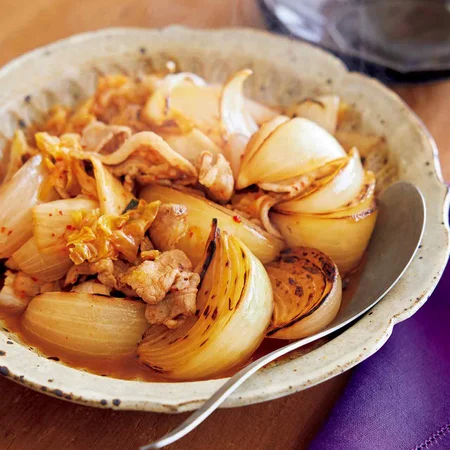 豚バラと玉ねぎのキムチ焼き煮込み