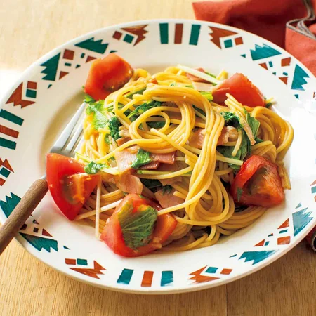 ベーコンとトマトのバターソースパスタ