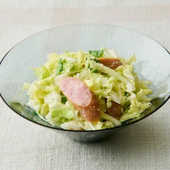 白菜とソーセージのサラダ