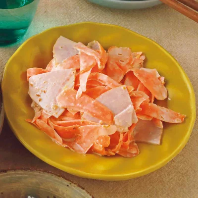 にんじんとハムのごまマヨあえ