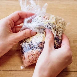 ポリ袋で作れるおかずは、洗いものが減るのも◎。