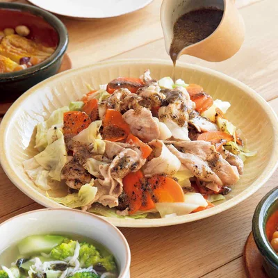 「豚肉とたっぷり野菜のフライパン蒸し」の献立