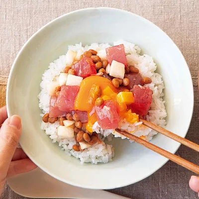 「まぐろと納豆のごちそう丼」の献立