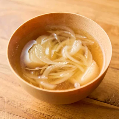 玉ねぎと麩の吸いもの