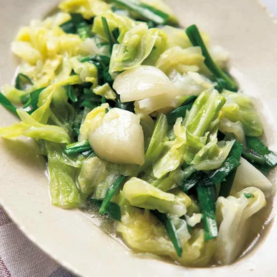 キャベツとにらのにんにく蒸し