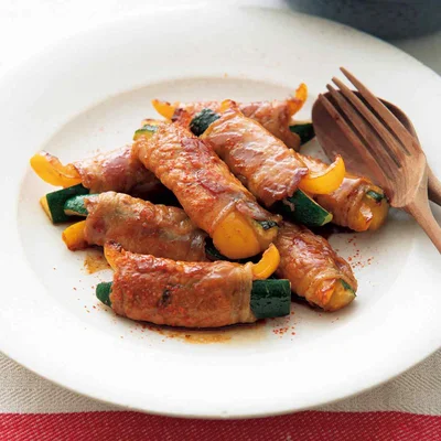 ズッキーニとパプリカの肉巻き照り焼き