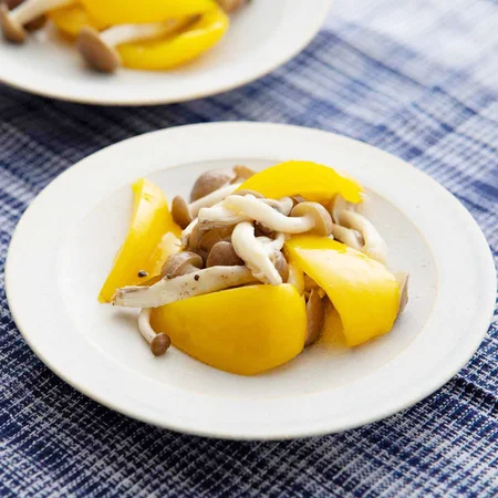 パプリカとしめじのホットサラダ