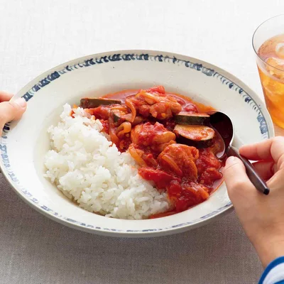 「夏野菜とチキンのトマト煮」の献立