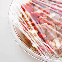 ラップはぴったりとかけてから、少しすき間をあけて蒸気の通り道をつくって。