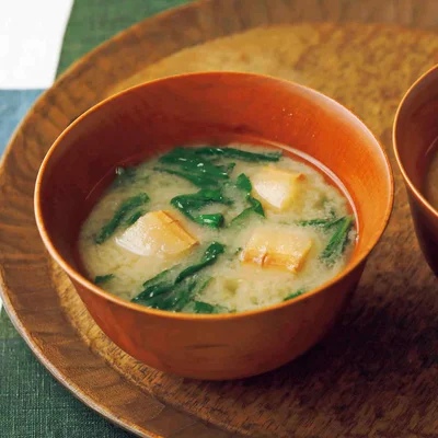 チンゲンサイと麩のみそ汁