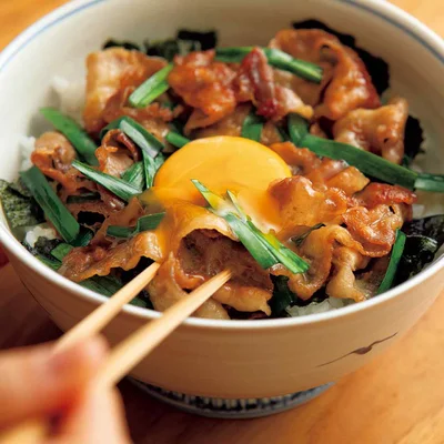 豚しゃぶ肉とにらのスタミナ丼
