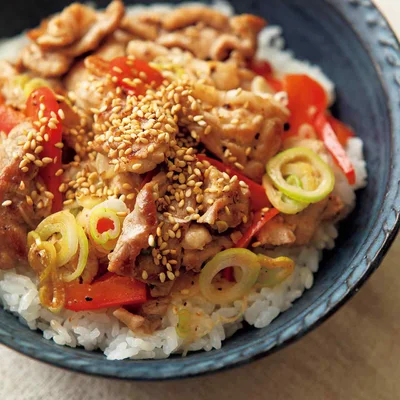 豚こまとパプリカのねぎ塩丼