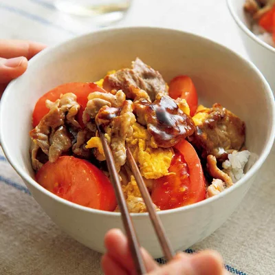 豚こまとトマトのマヨたまオイスター丼