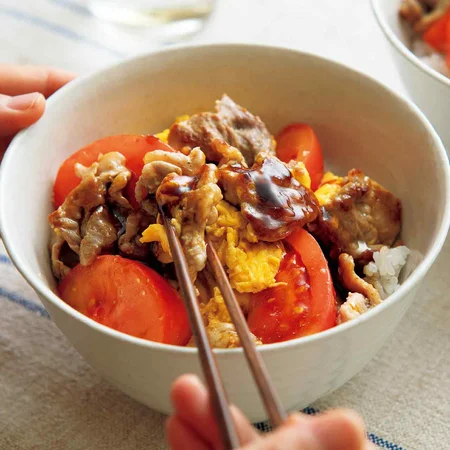 豚こまとトマトのマヨたまオイスター丼