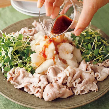温しゃぶととろろのエスニックだれがけ