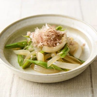玉ねぎとさやいんげんのレンジ蒸し
