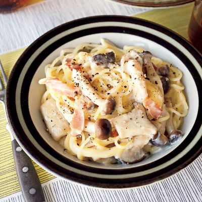 ベーコンときのこのクリームパスタ