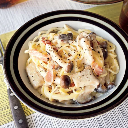 ベーコンときのこのクリームパスタ