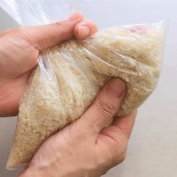 パン粉を細かくすることで少ない油でサクサクに仕上がる