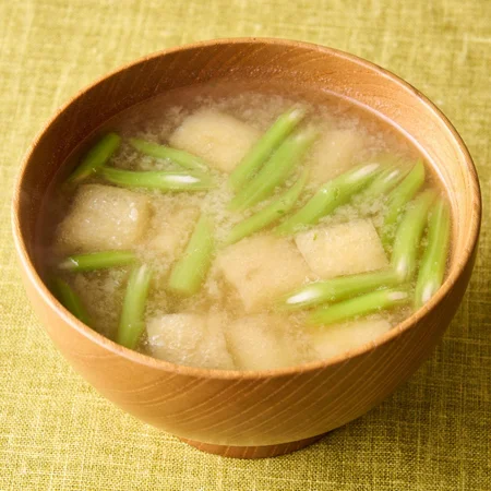 春菊と油揚げのみそ汁
