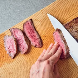 断面が大きく見えるように切ることでローストビーフ風の仕上がりに！