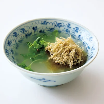 とろろ昆布と貝割れのスープ