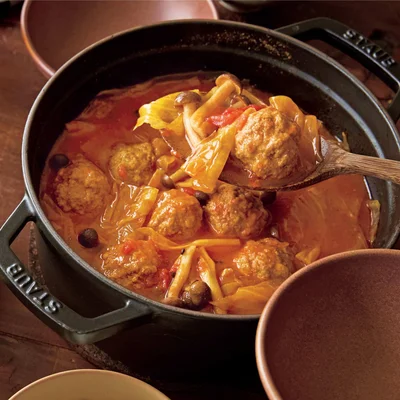 ミートボールとキャベツのトマトカレー鍋