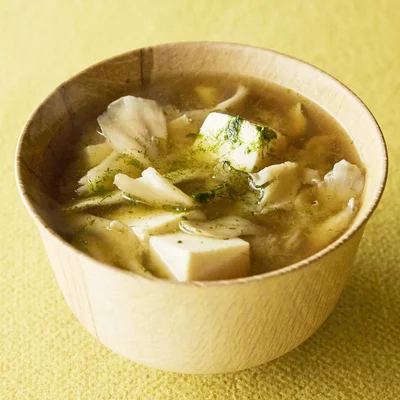 豆腐とまいたけのみそ汁