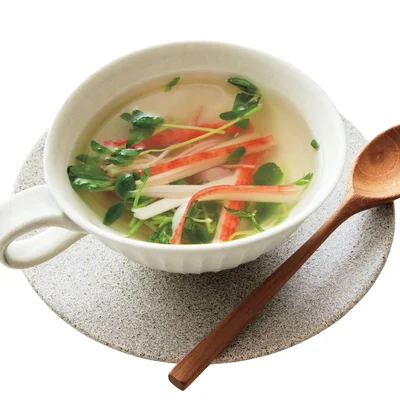 お湯を注ぐだけ！かにかまスープ