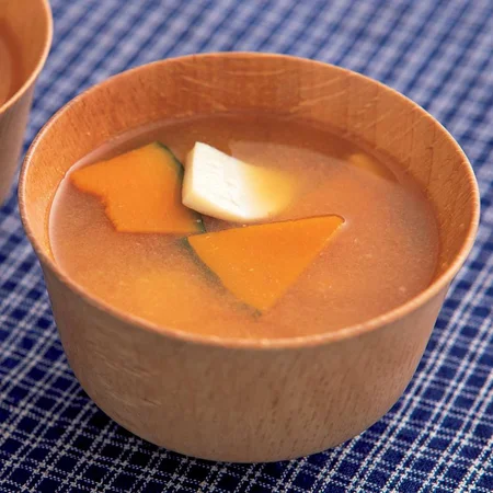 かぼちゃとかまぼこのみそ汁