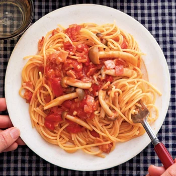 ベーコンとしめじのトマトパスタ