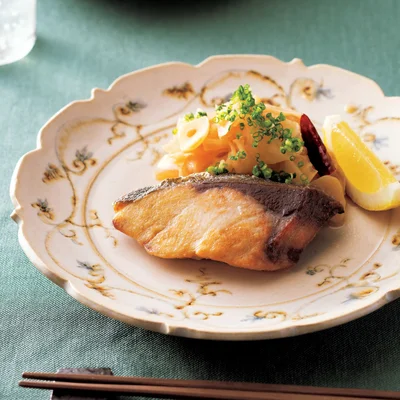 ぶりの揚げ焼き大根炒め添え