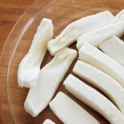 はんぺんはレンチンして少しおき、縮ませるのがコツ。弾力が出て、いかのような食感に！